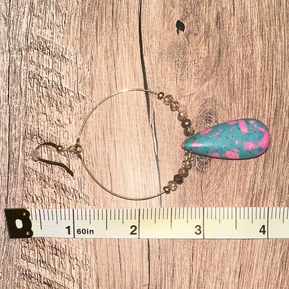 4/$20🙈Pink and Blue Teardrop Hoop Earrings - Picture 2 of 3